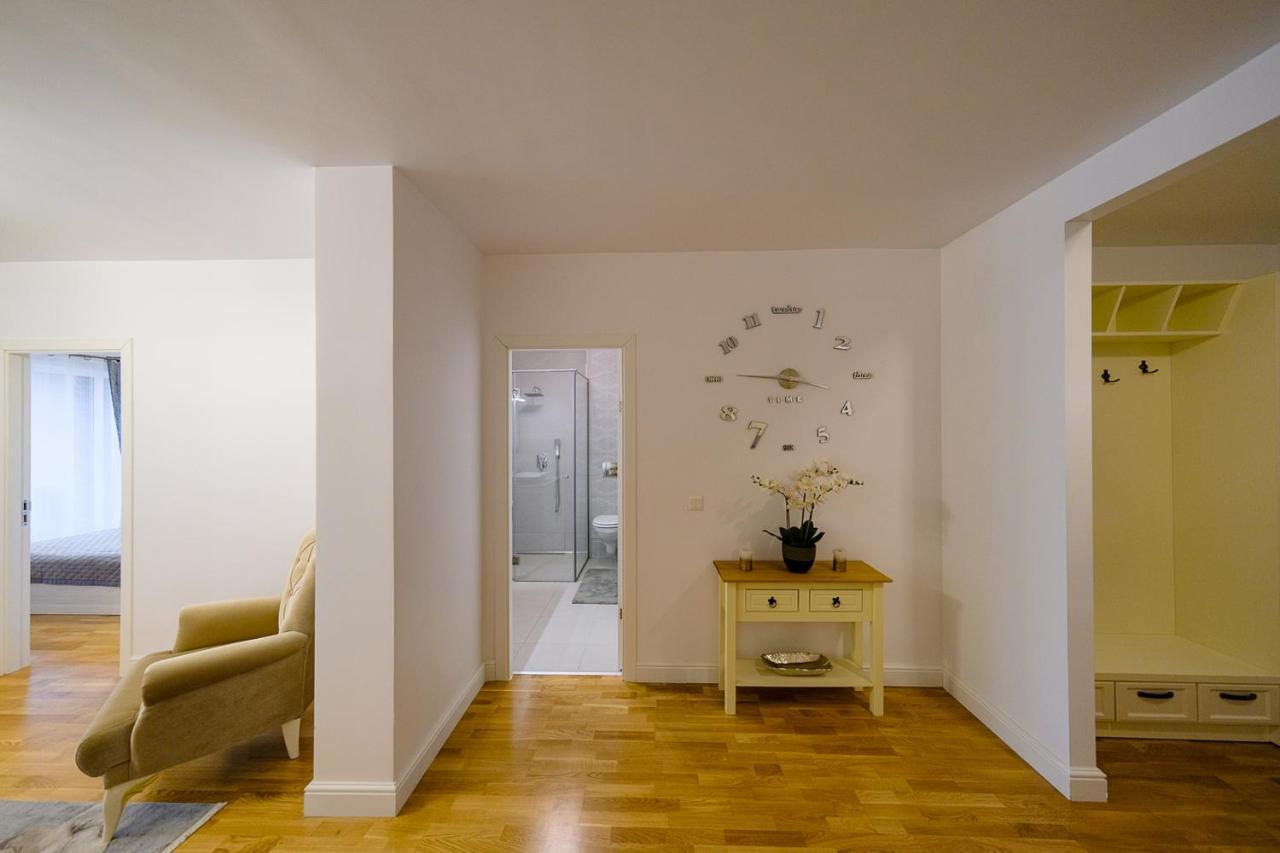 Apartment Grand Park Nude Iulius Mall *